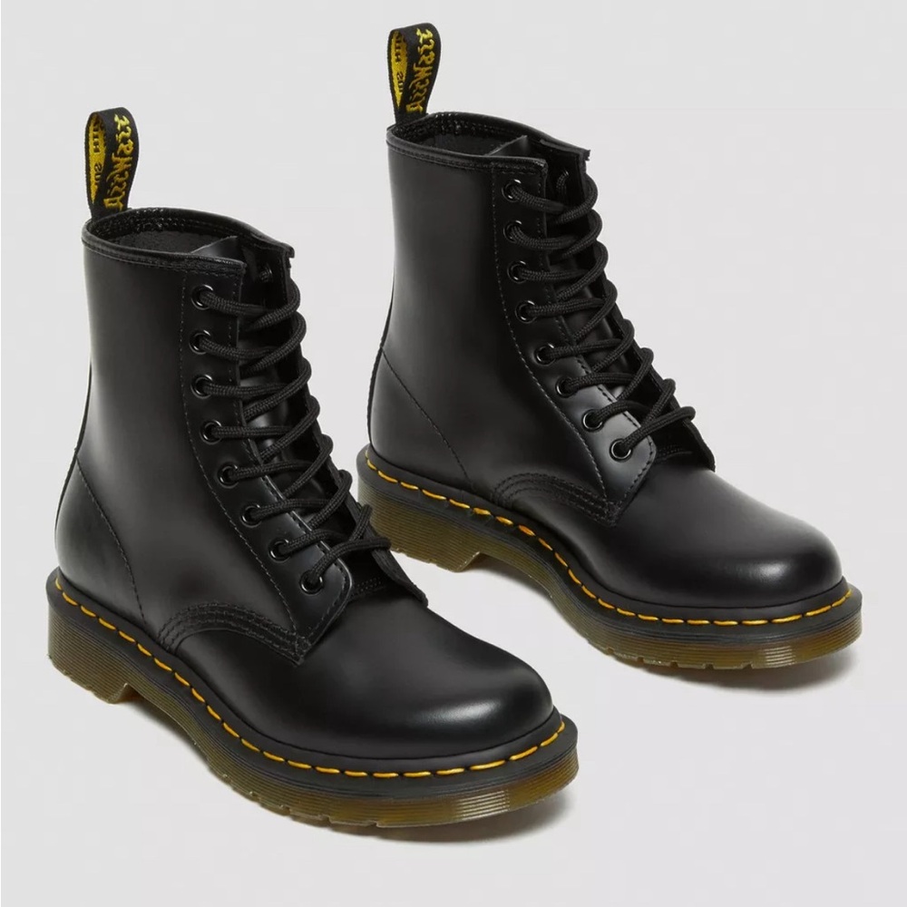 Dr. Martens 1460 WOMEN'S SMOOTH LEATHER LACE UP BOOTS, Black, Smooth Leather US9